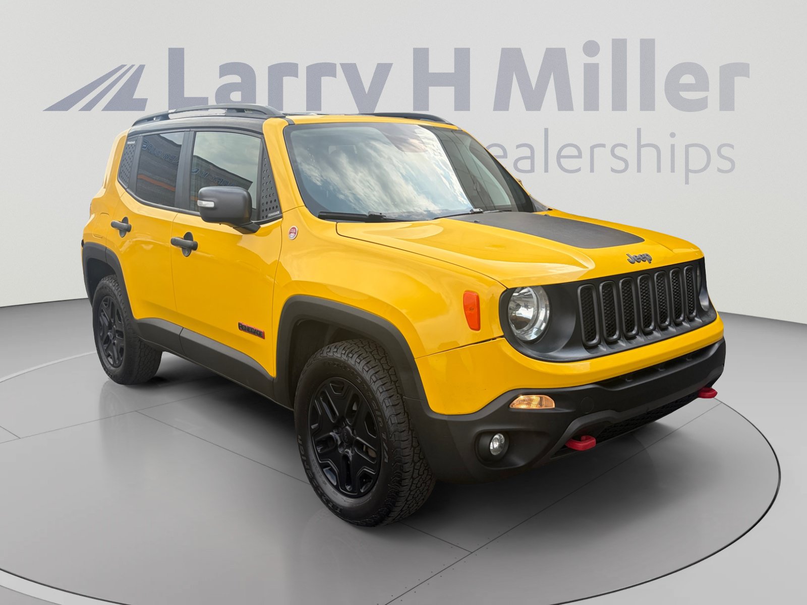 Used 2018 Jeep Renegade Trailhawk w/ Cold Weather Group II AWD/4WD image 7