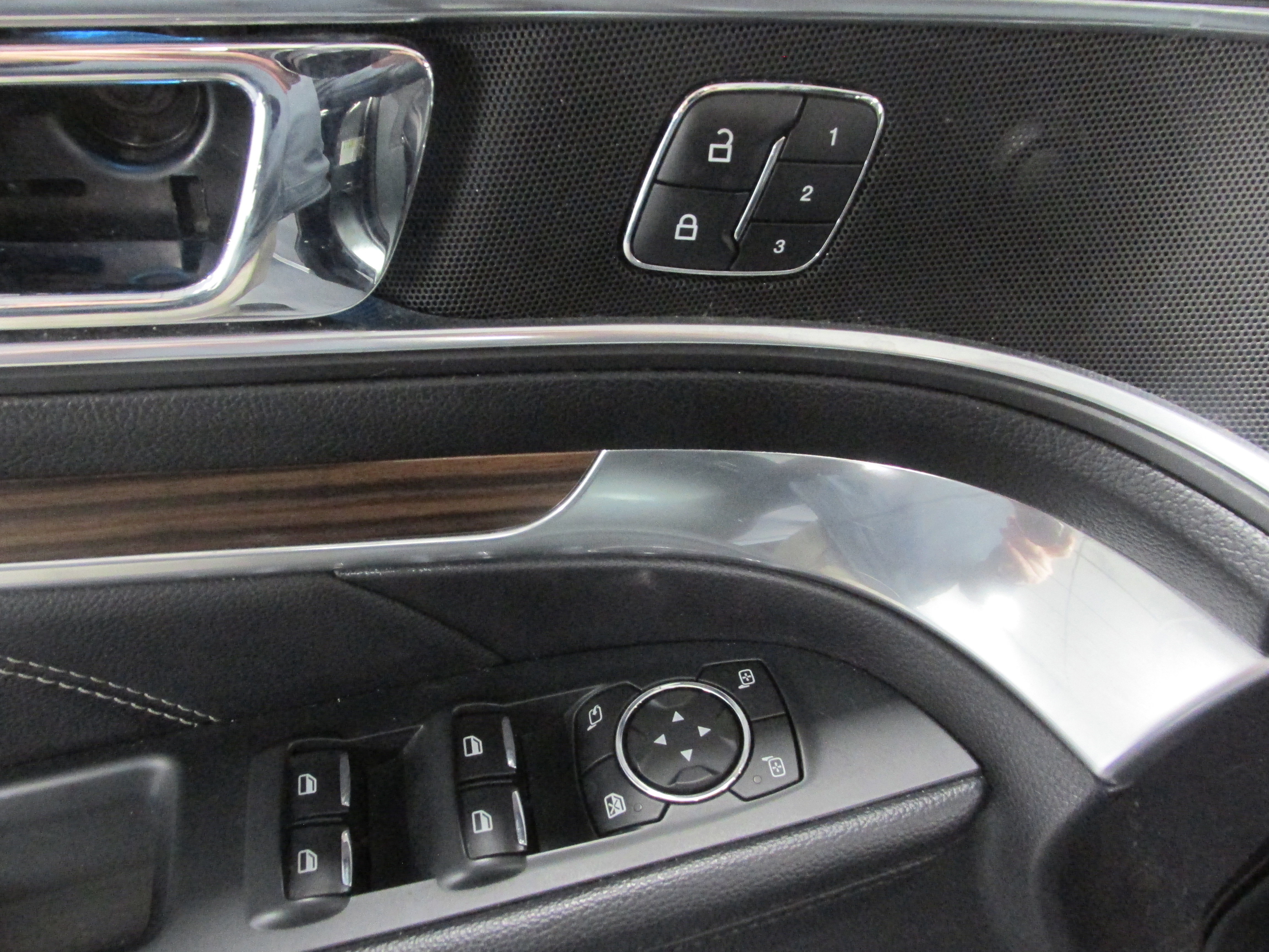 Certified 2019 Ford Explorer Limited w/ Class III Trailer Tow Package image 35