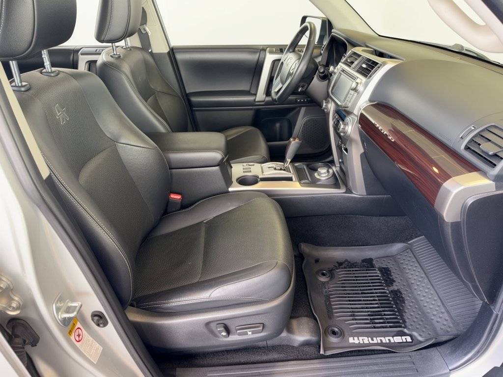 Used 2018 Toyota 4Runner Limited AWD/4WD image 30