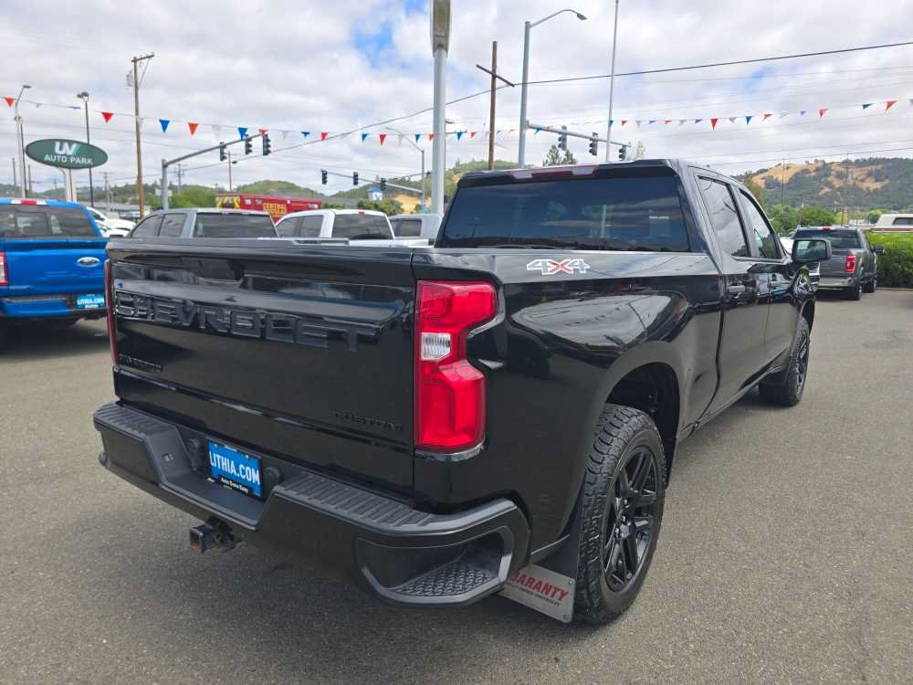 Used 2022 Chevrolet Silverado 1500 Custom w/ LPO, Blackout Package AWD/4WD image 5