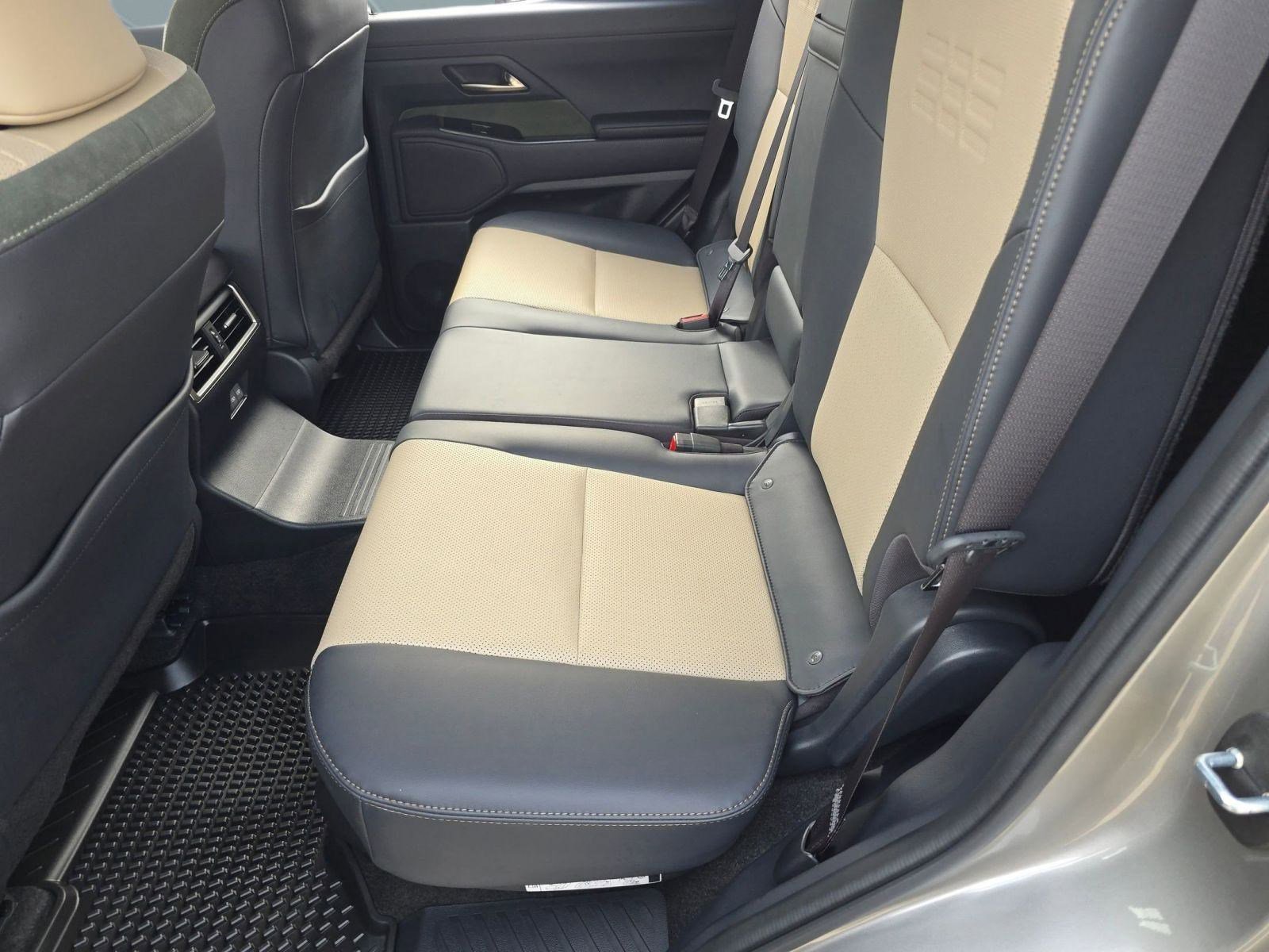 Used 2025 Lexus GX 550 image 13