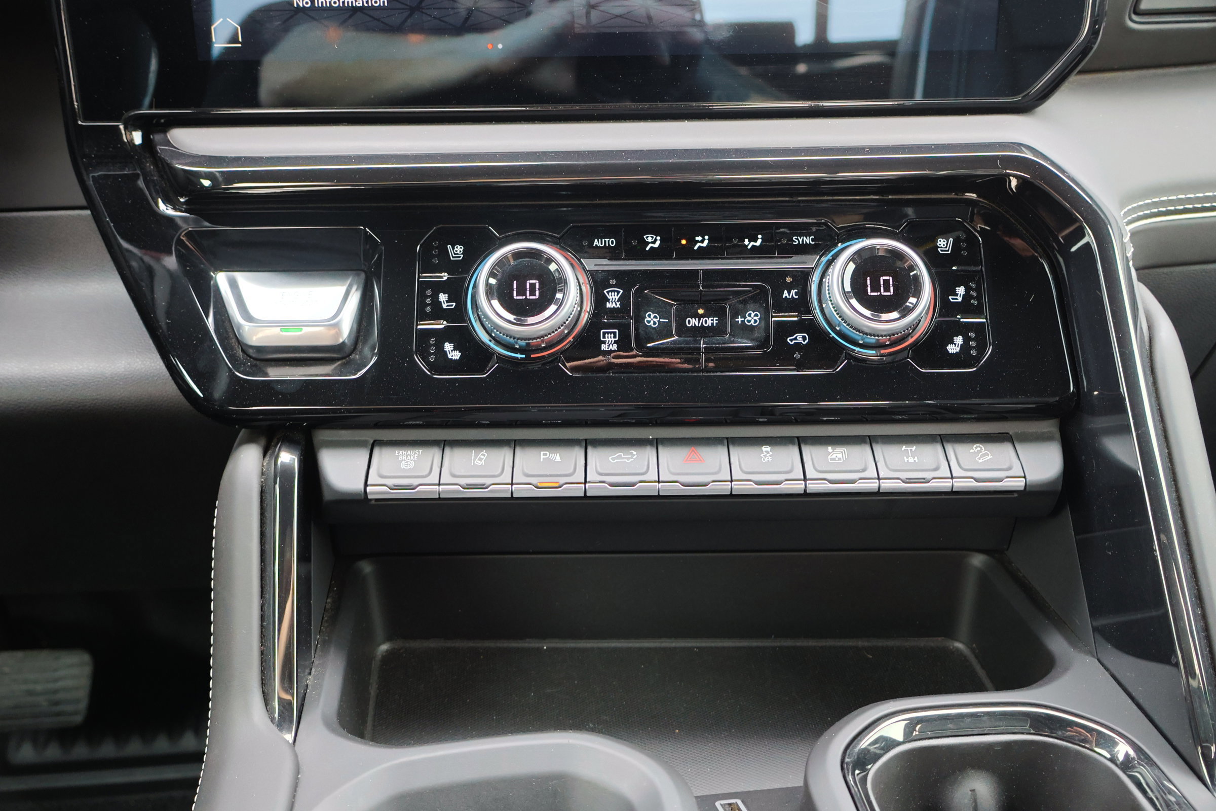 Used 2024 GMC Sierra 2500 AT4X image 39