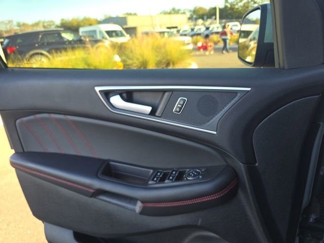 Certified 2024 Ford Edge ST-Line image 8