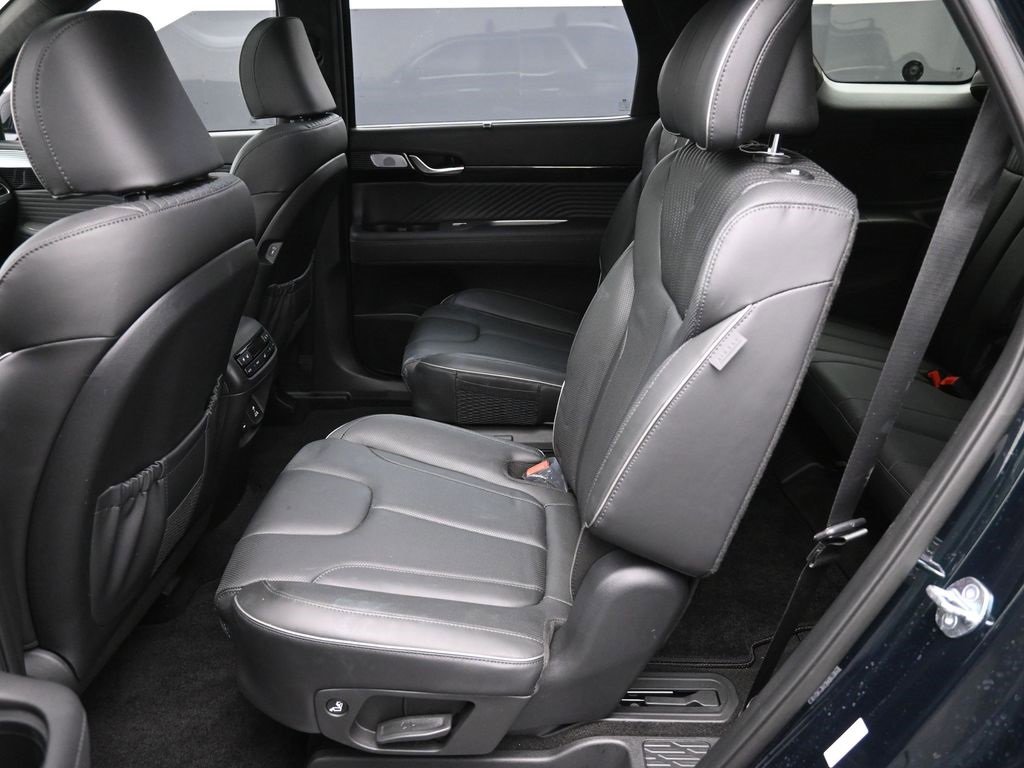 Used 2023 Hyundai Palisade Calligraphy image 2