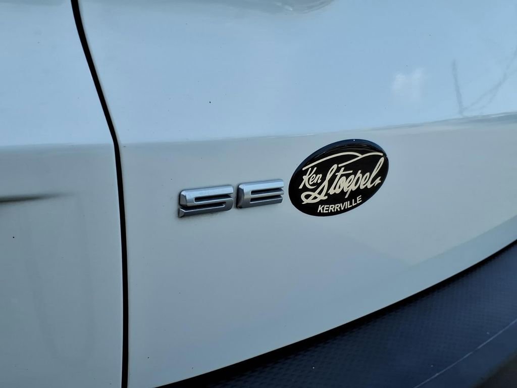 Certified 2022 Ford Escape SE w/ SE Sport Appearance Package FWD image 10