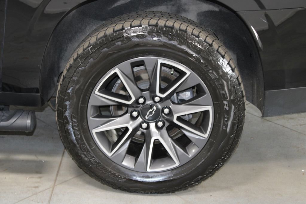Used 2023 Chevrolet Suburban Z71 w/ Luxury Package image 21