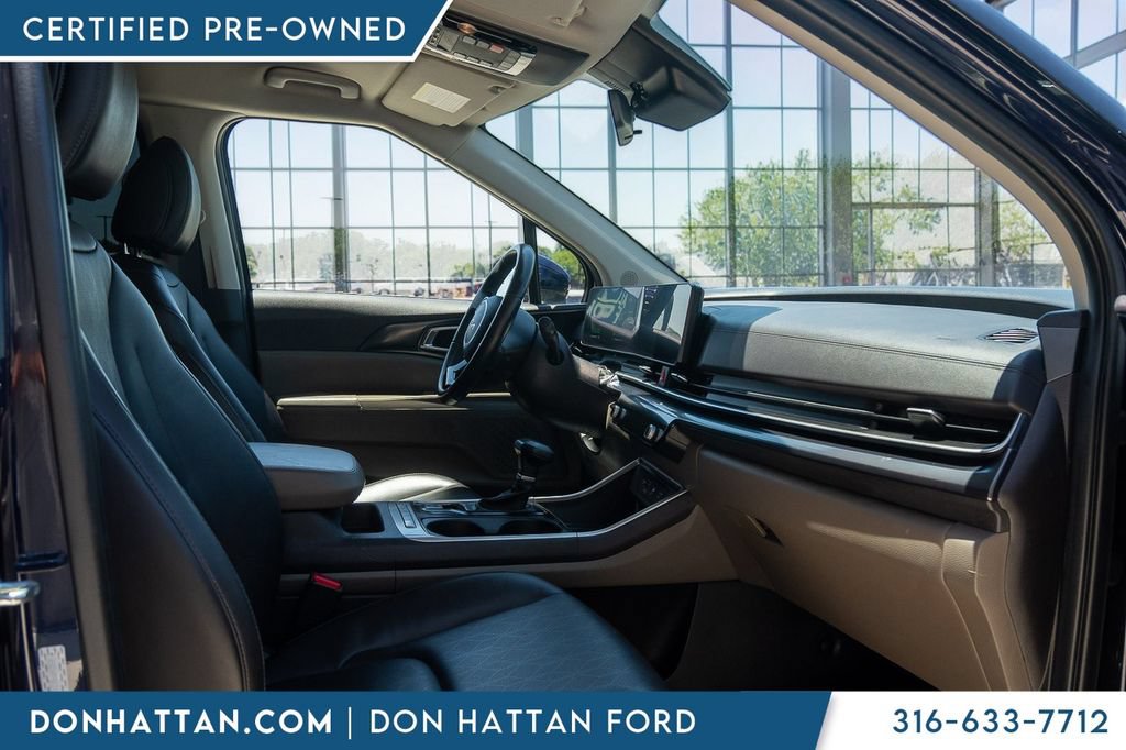 Used 2025 Kia Carnival FWD image 21