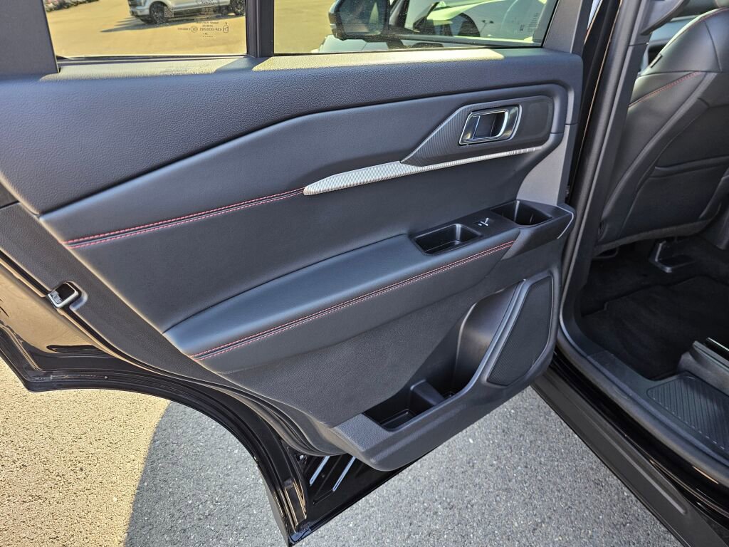Certified 2025 Ford Explorer ST-Line image 11
