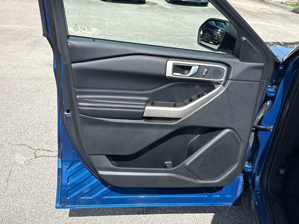 Certified 2022 Ford Explorer XLT w/ Equipment Group 202A AWD/4WD image 13