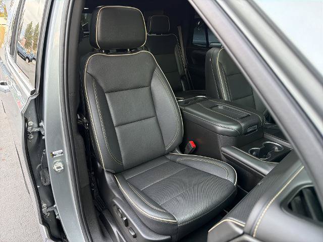 Used 2023 GMC Yukon SLT w/ SLT Premium Package AWD/4WD image 9