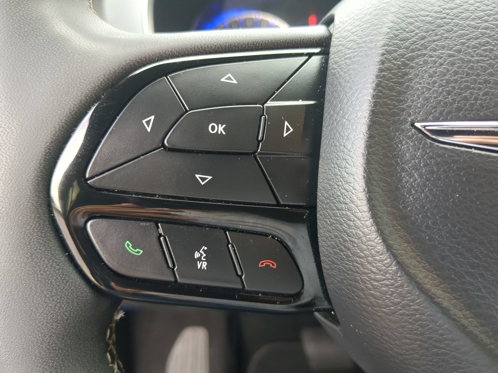 Used 2025 Chrysler Pacifica Limited FWD image 67