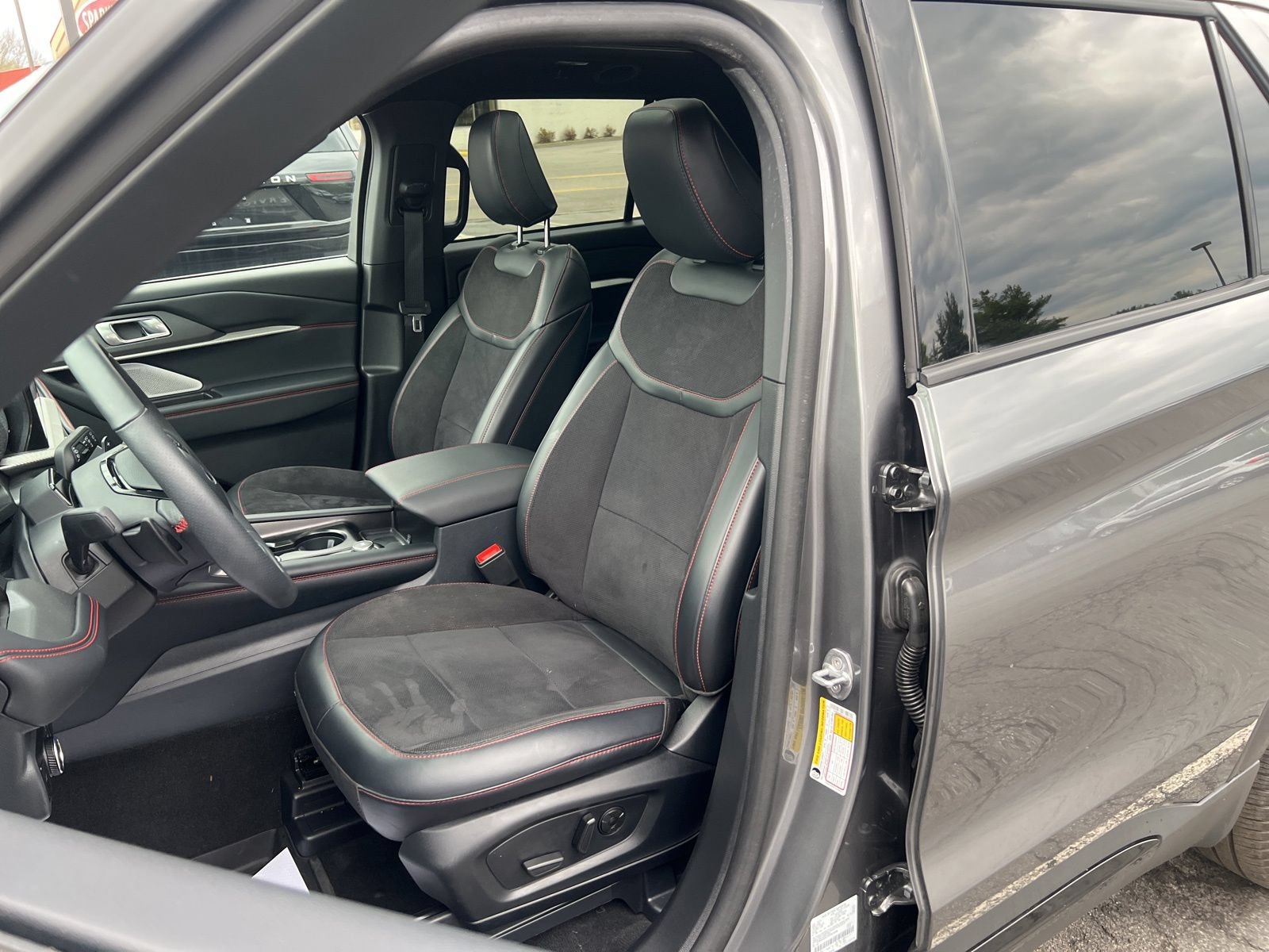 Certified 2025 Ford Explorer ST w/ Sun And Sound Package AWD/4WD image 29
