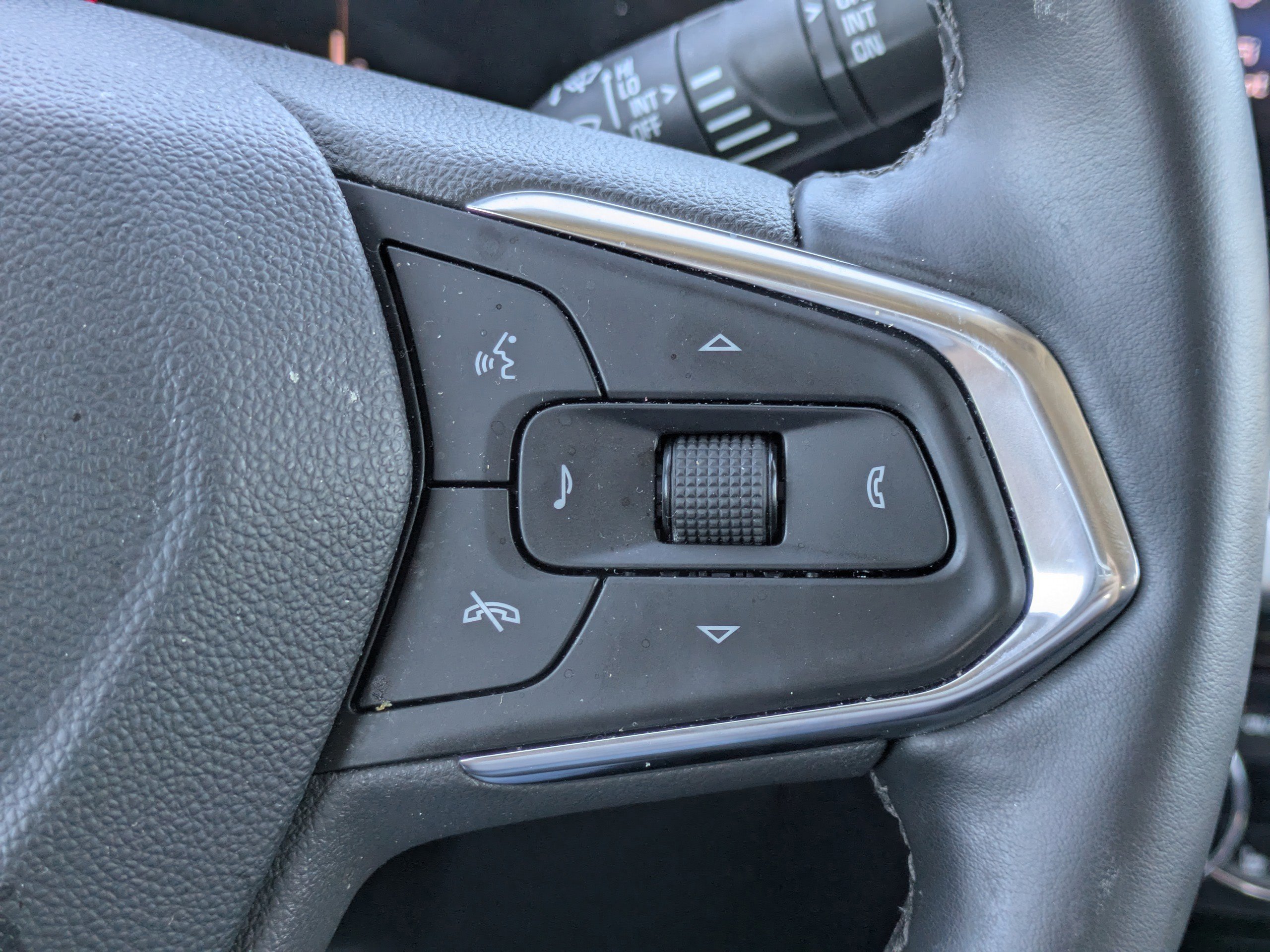 Used 2025 Chevrolet Trax LT w/ LT Convenience Package image 23