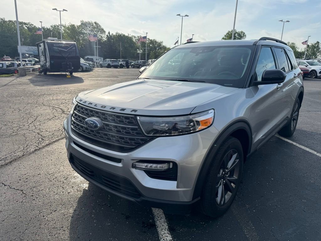 Certified 2023 Ford Explorer XLT w/ Equipment Group 202A image 3