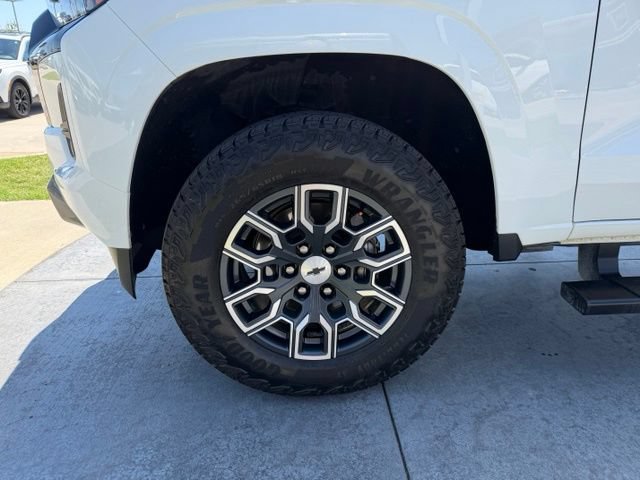Used 2024 Chevrolet Colorado Z71 w/ Z71 Convenience Package 2 AWD/4WD image 4