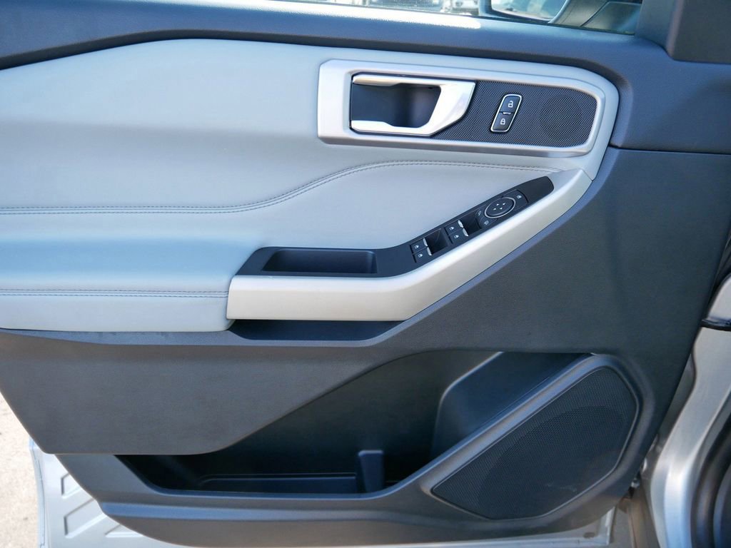 Certified 2022 Ford Explorer XLT w/ Equipment Group 202A image 10