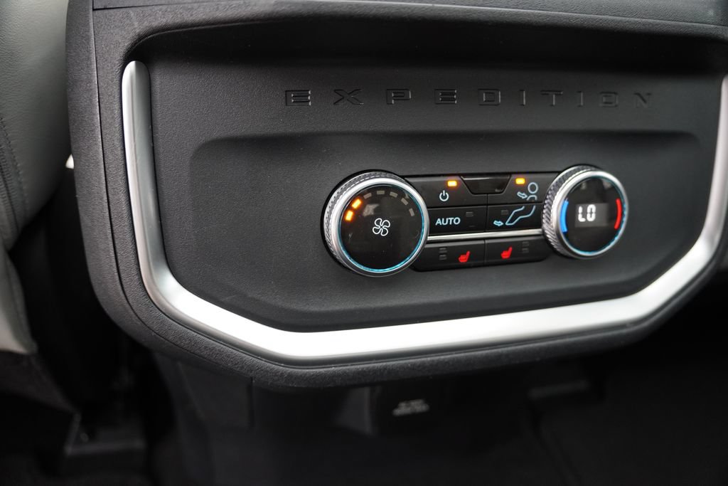 Certified 2025 Ford Expedition Platinum AWD/4WD image 19