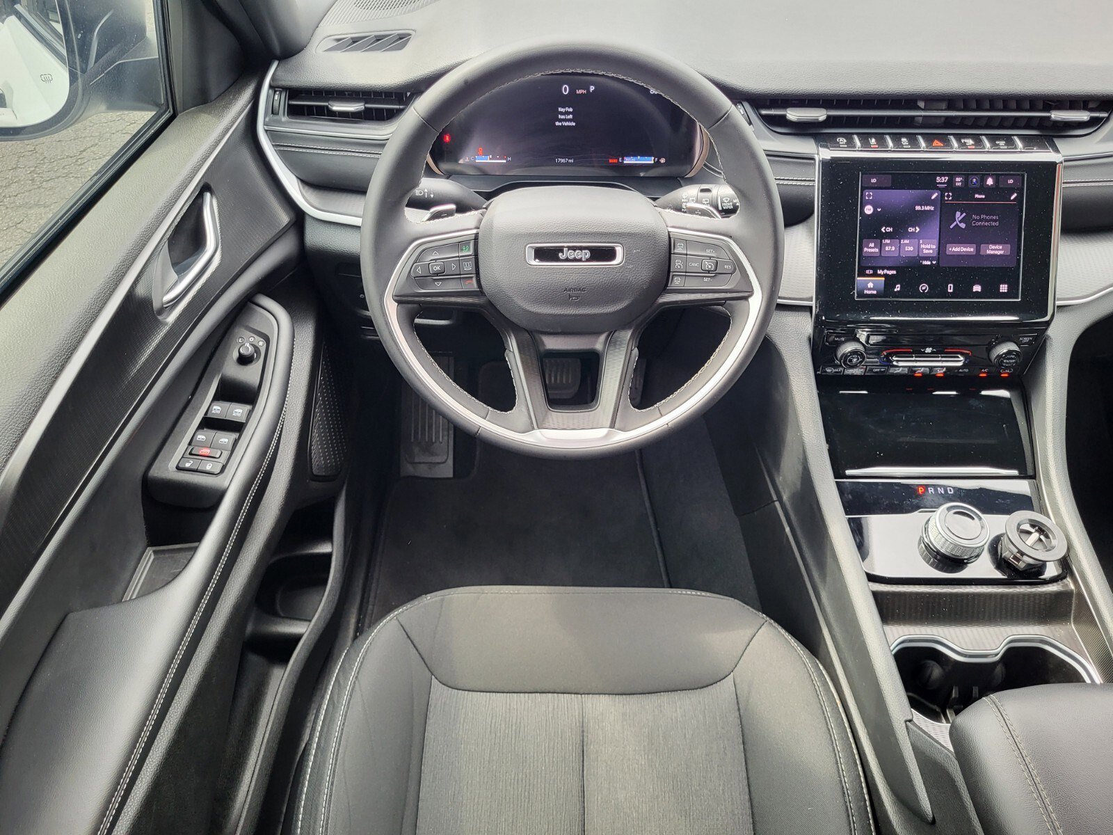 Used 2025 Jeep Grand Cherokee L Laredo image 14