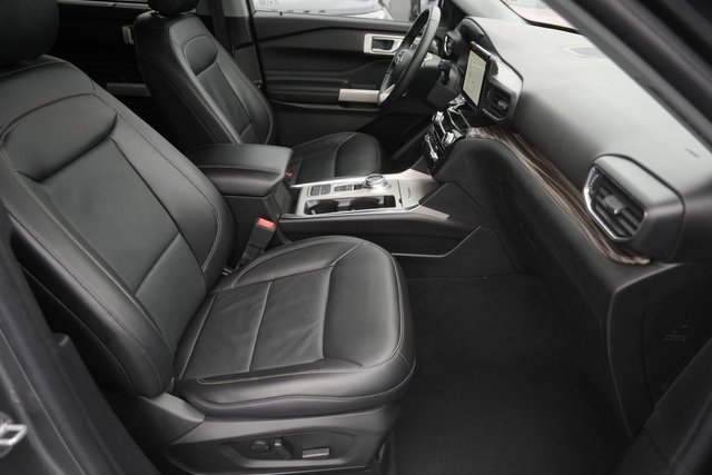 Certified 2022 Ford Explorer Limited w/ Equipment Group 301A image 18