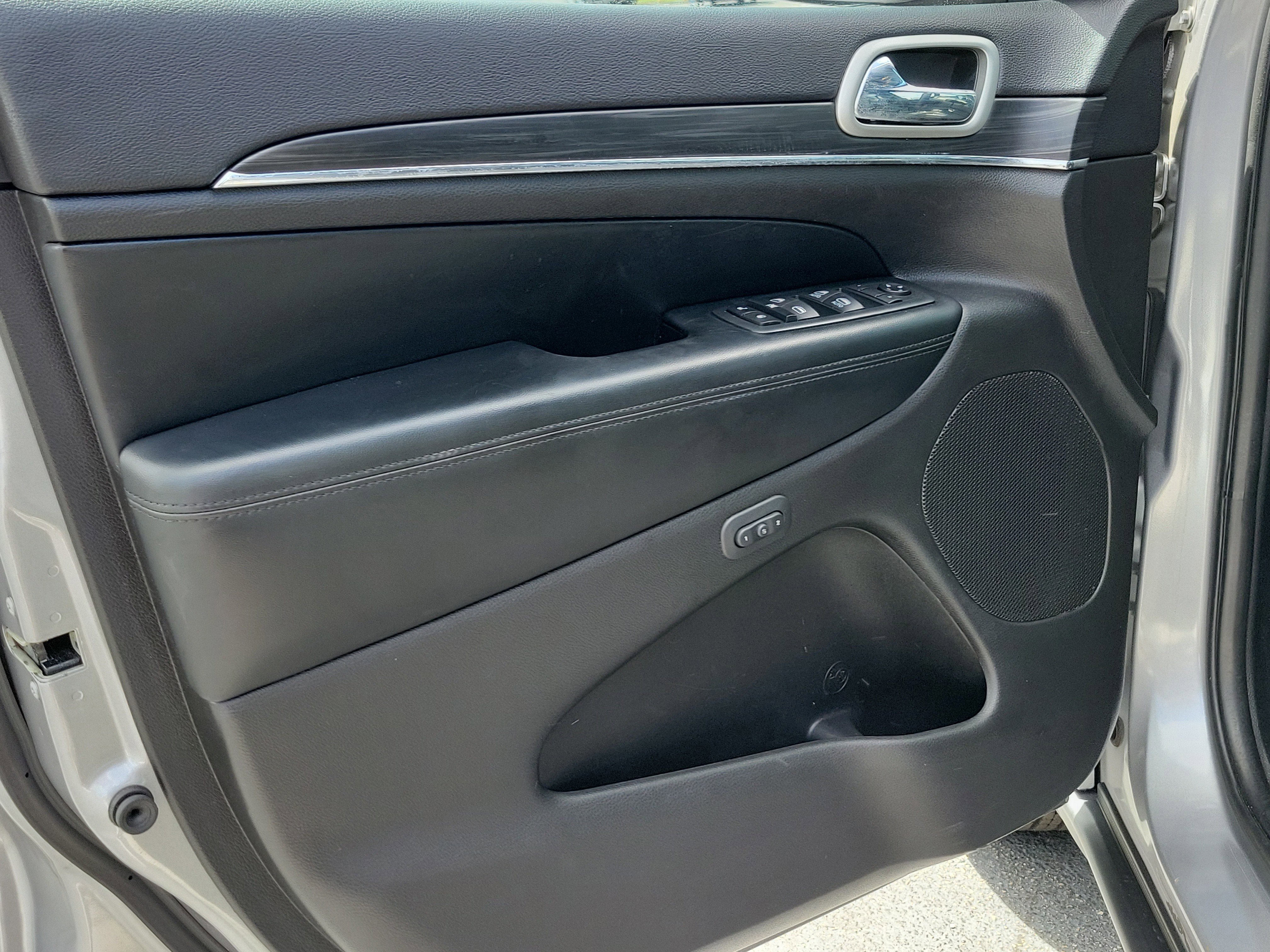 Used 2020 Jeep Grand Cherokee Limited RWD image 18