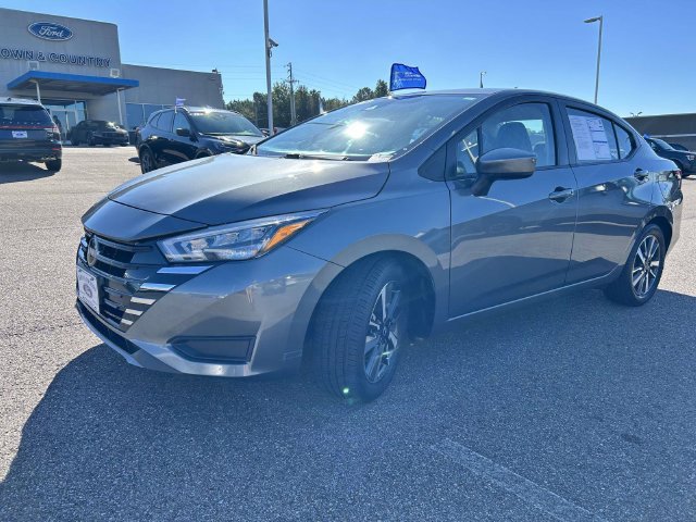 Used 2025 Nissan Versa SV FWD image 11