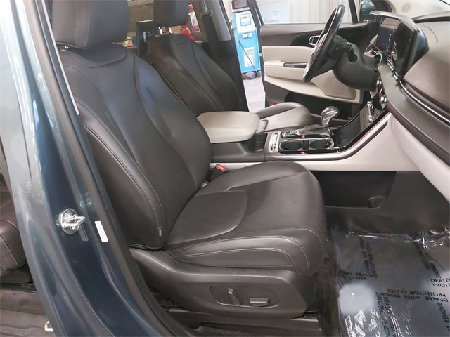 Used 2023 Kia Carnival SX image 10