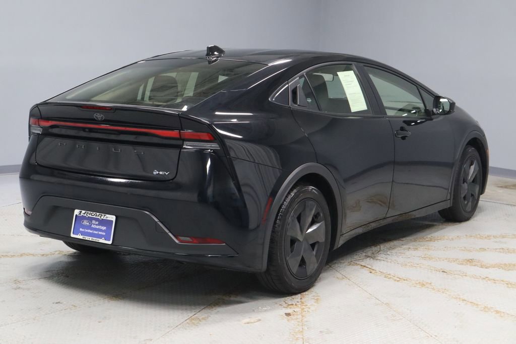 Used 2024 Toyota Prius LE FWD image 5