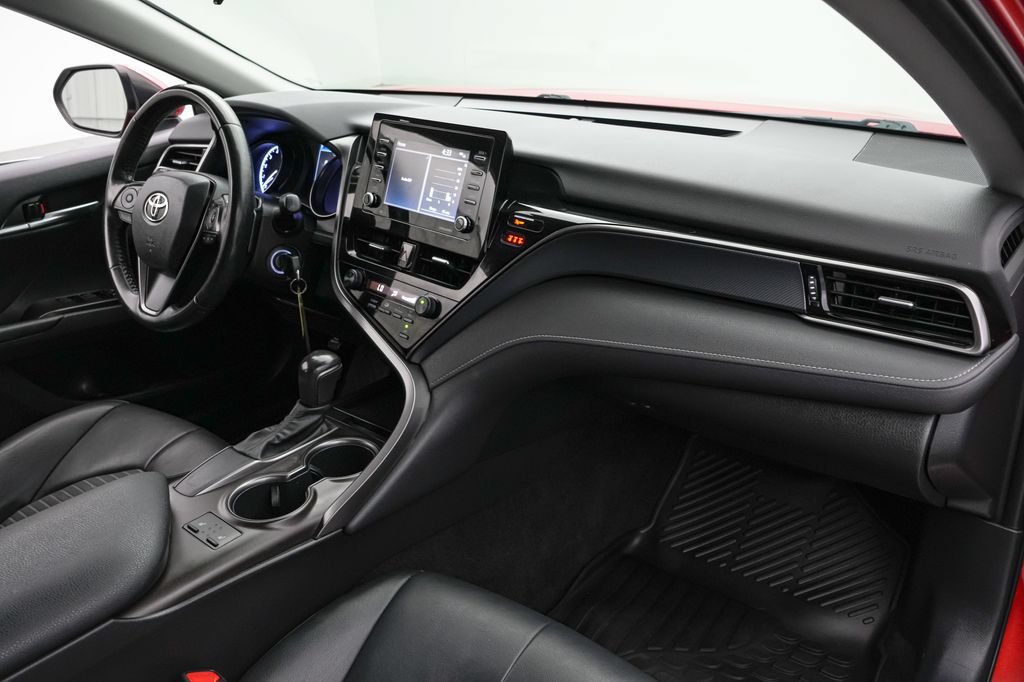 Used 2021 Toyota Camry SE w/ Cold Weather Package FWD image 21