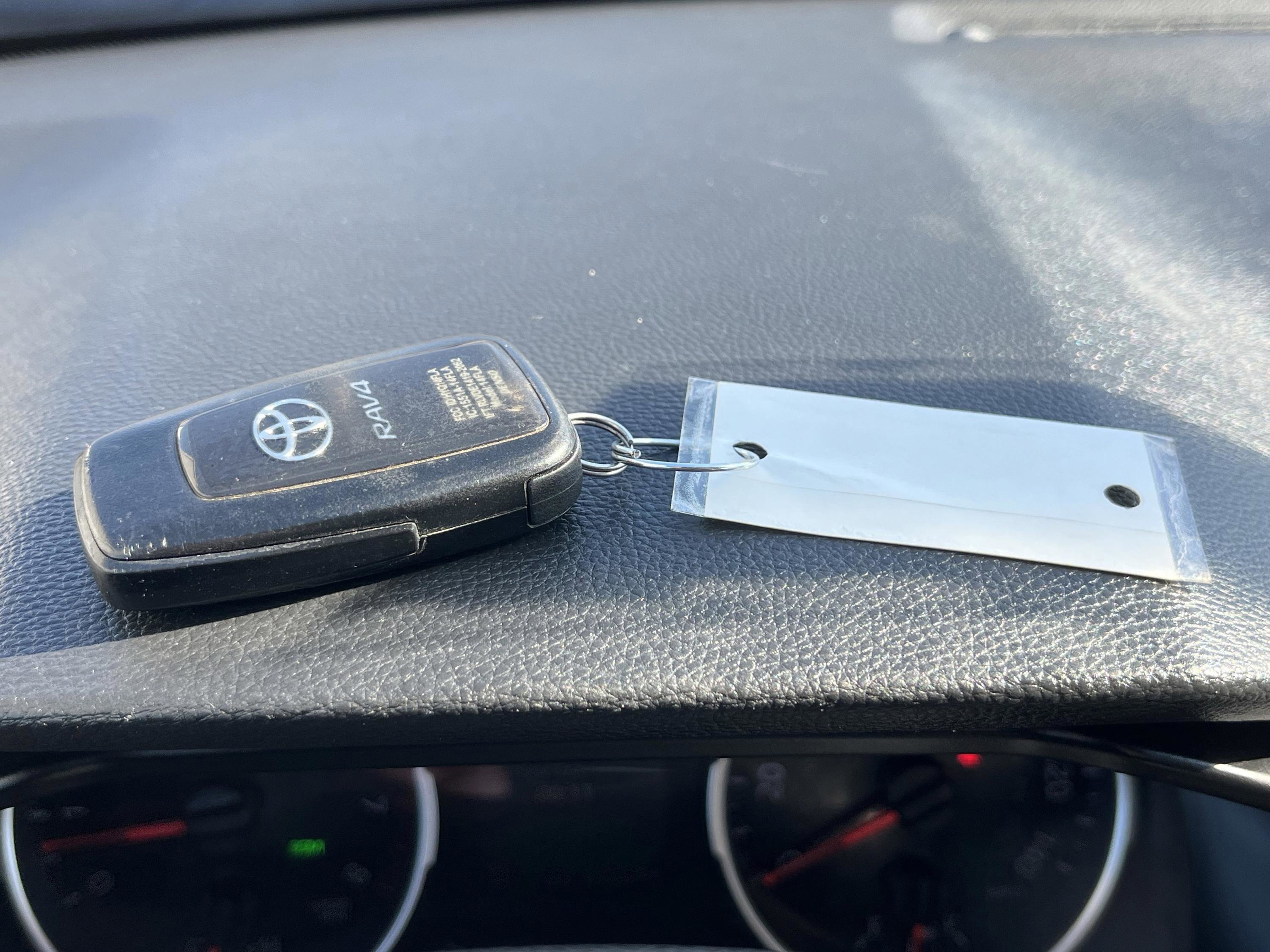 Used 2022 Toyota RAV4 XLE image 25