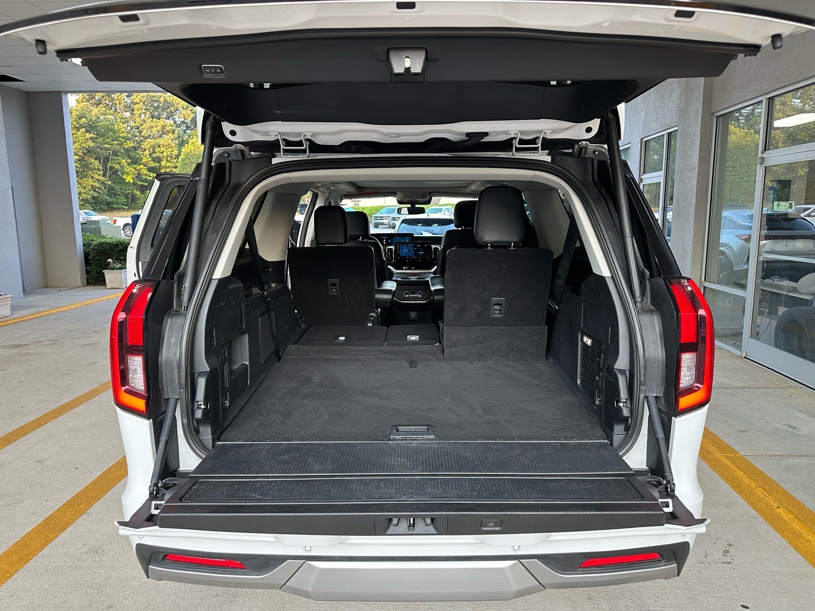 Certified 2025 Ford Expedition Max Platinum w/ Driver's Package AWD/4WD image 29