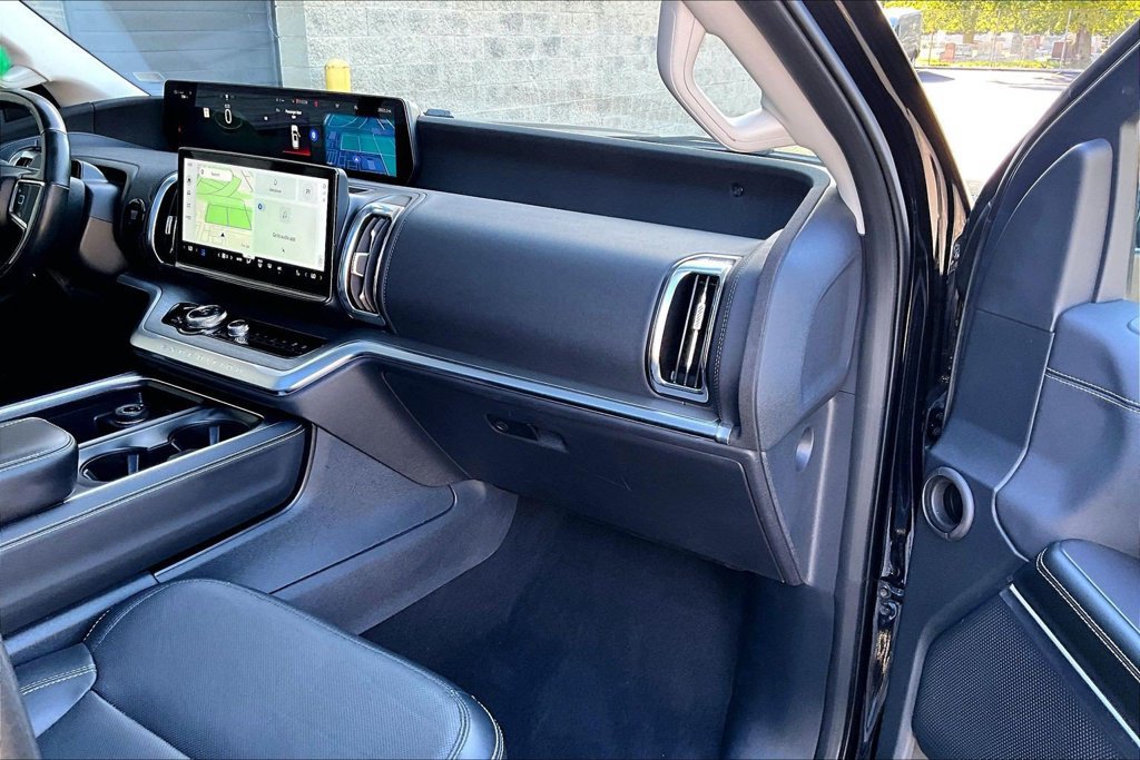 Certified 2025 Ford Expedition Platinum AWD/4WD image 15