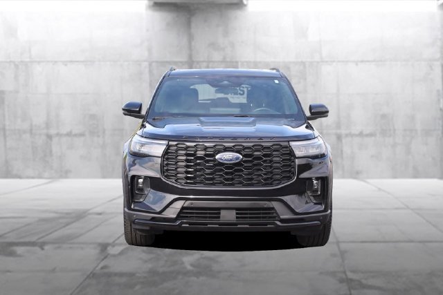 Certified 2025 Ford Explorer ST-Line w/ ST-Line Street Pack AWD/4WD image 4