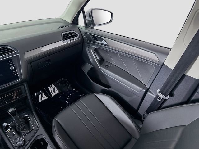 Used 2022 Volkswagen Tiguan SE image 22