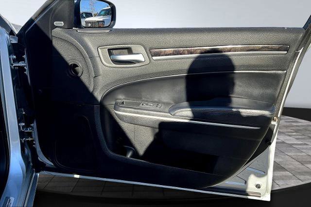 Used 2019 Chrysler 300 Limited image 26