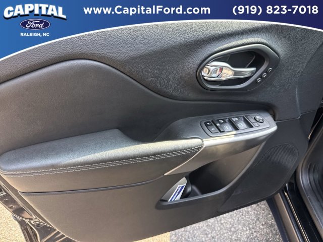 Used 2022 Jeep Cherokee Limited AWD/4WD image 20