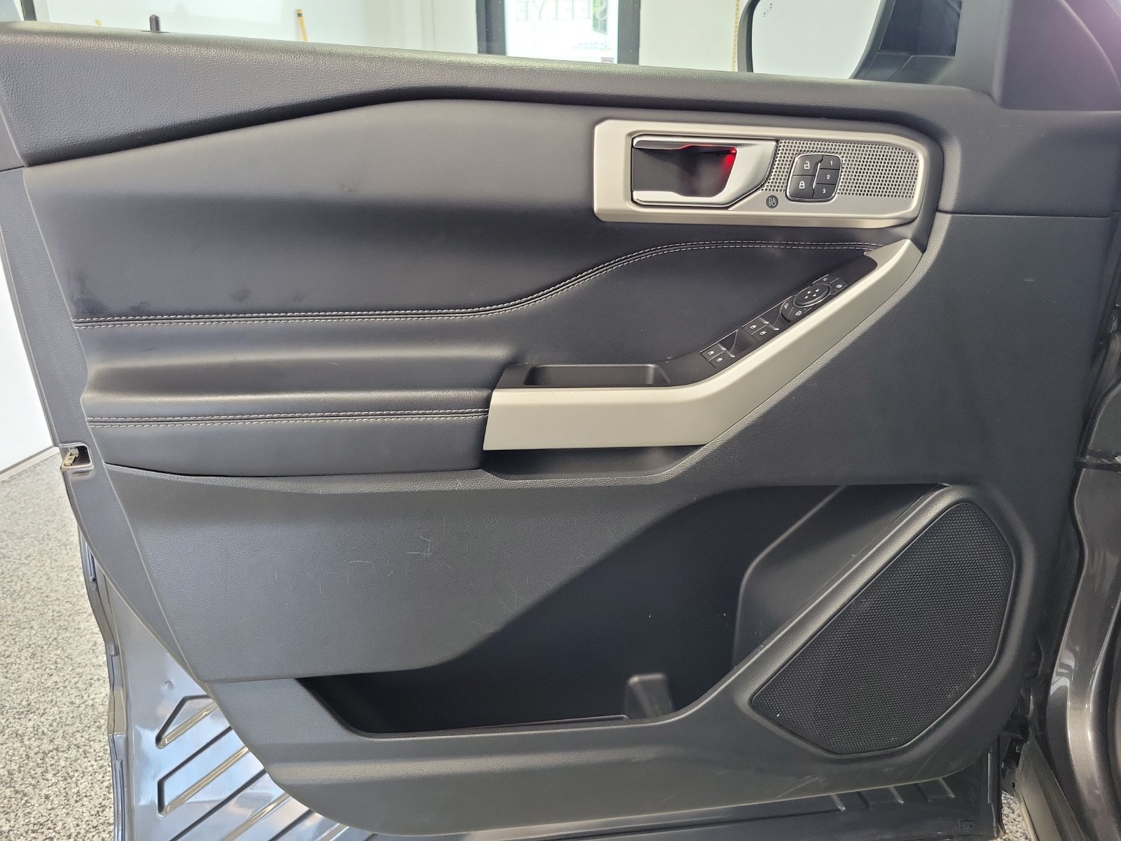 Certified 2020 Ford Explorer Limited AWD/4WD image 6