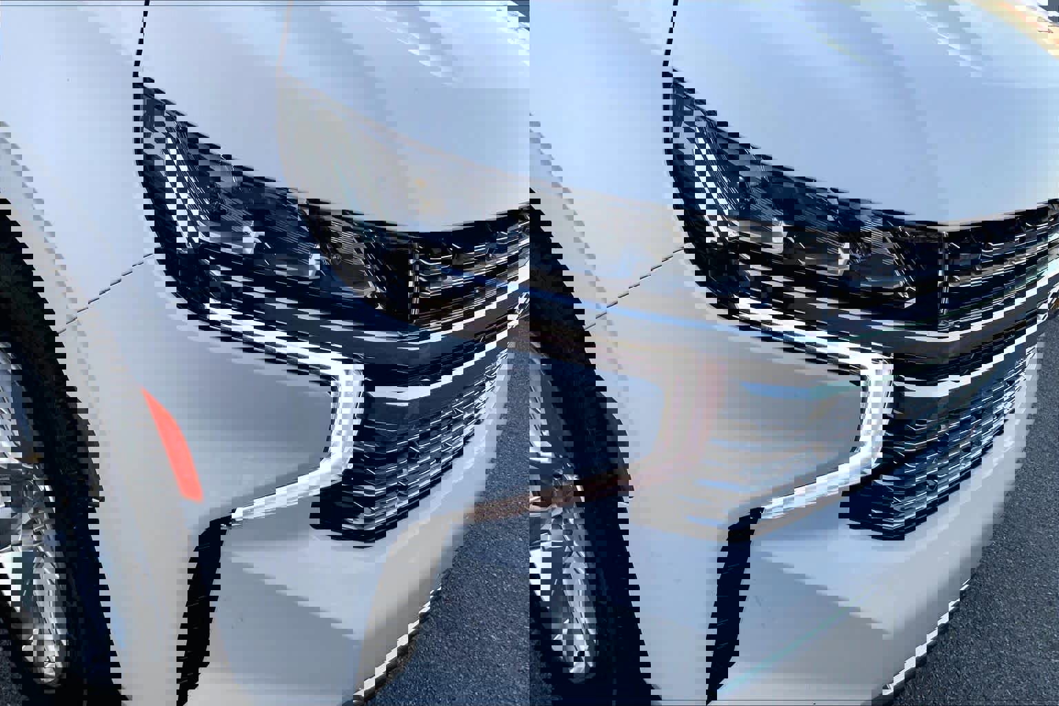 Used 2023 Chevrolet Suburban Premier image 26