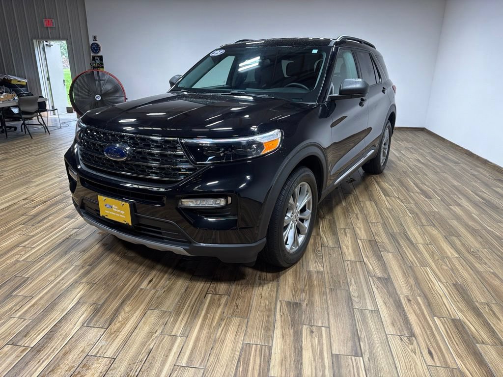 Certified 2023 Ford Explorer XLT w/ Equipment Group 202A AWD/4WD image 5