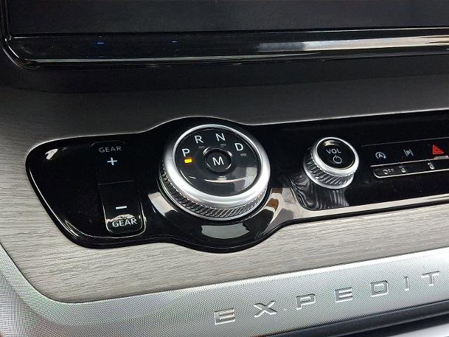 Certified 2025 Ford Expedition Platinum AWD/4WD image 15