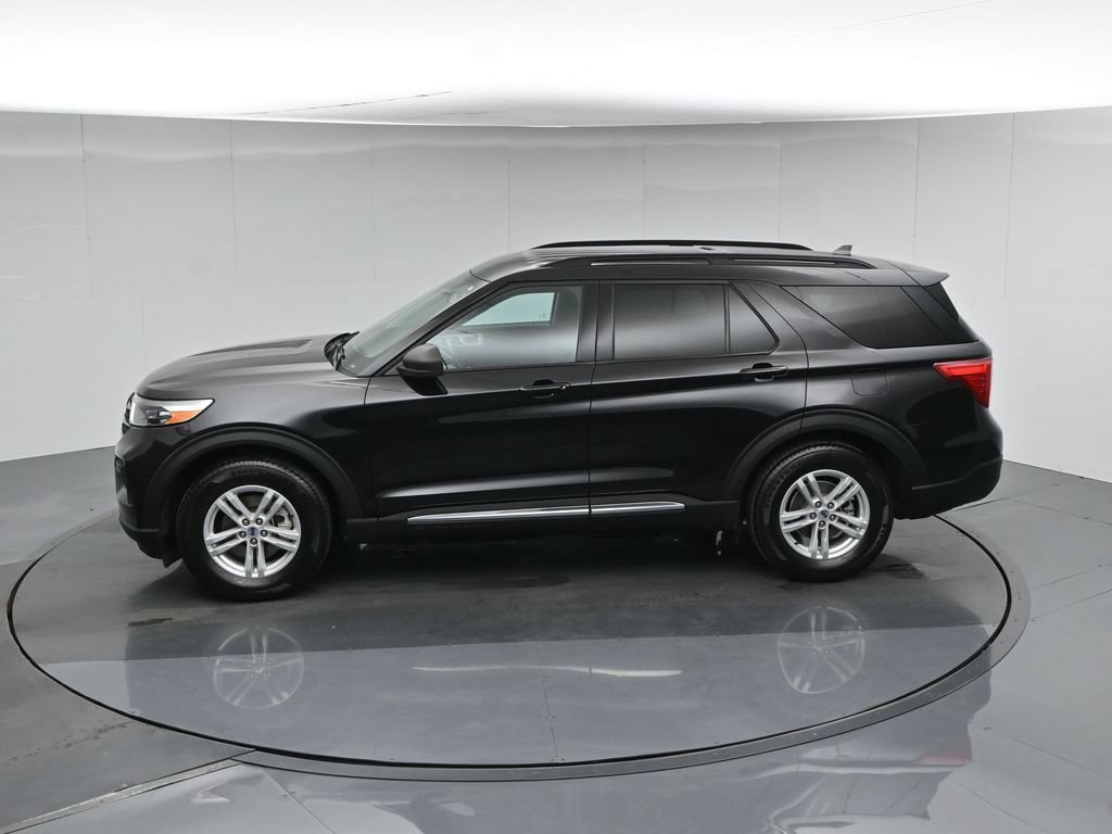 Certified 2024 Ford Explorer XLT RWD image 40