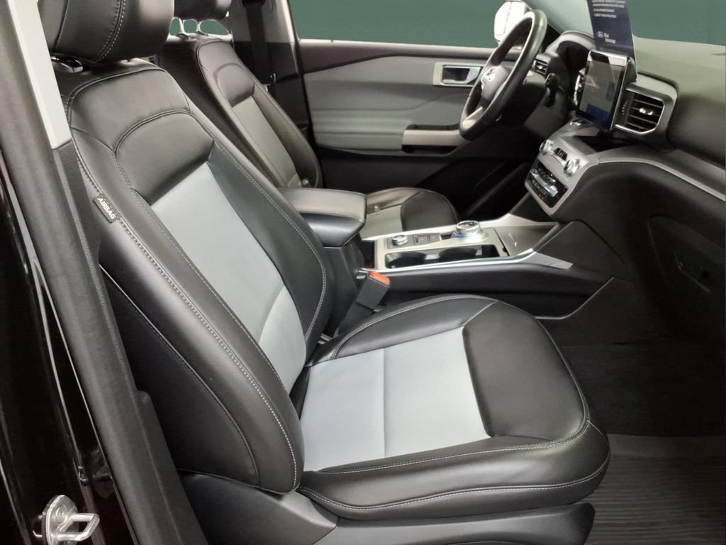 Certified 2023 Ford Explorer XLT w/ Equipment Group 202A AWD/4WD image 13