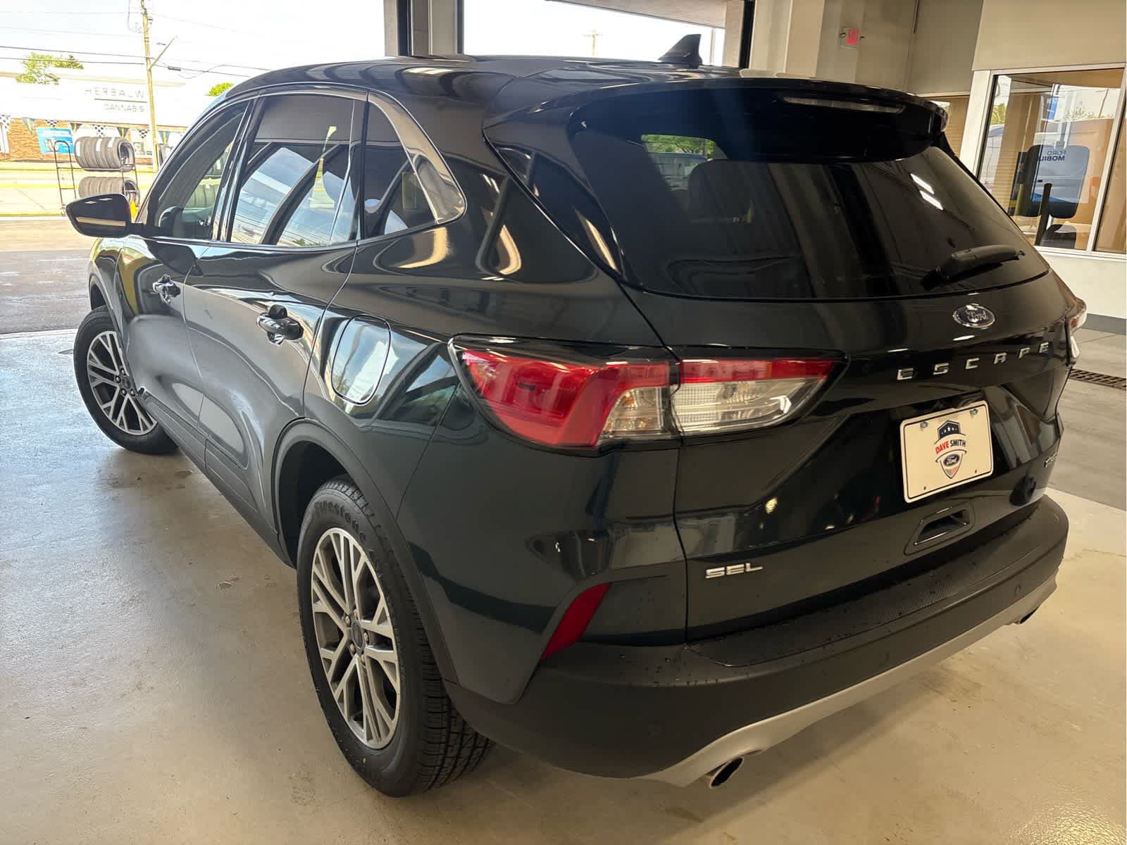 Certified 2022 Ford Escape SEL w/ Technology Package AWD/4WD image 9