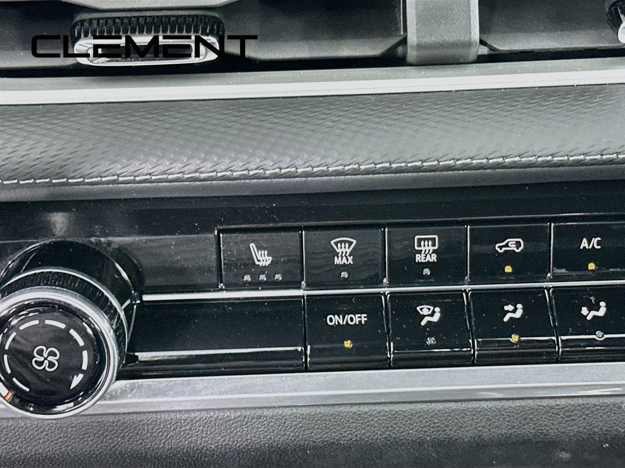 Used 2025 Chevrolet Equinox LT w/ Safety and Technology Package FWD image 23