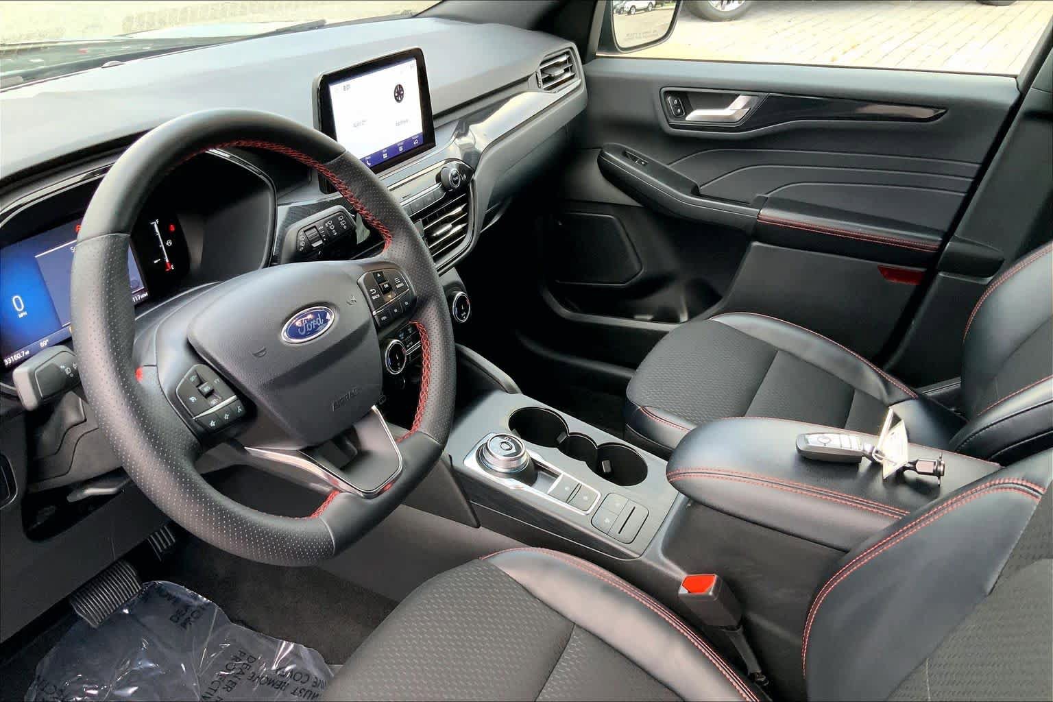 Certified 2025 Ford Escape ST-Line Select AWD/4WD image 15