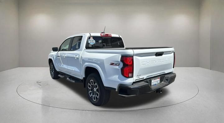 Used 2023 Chevrolet Colorado Z71 w/ Z71 Convenience Package 2 AWD/4WD image 4