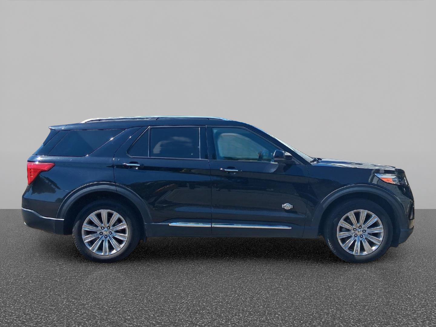 Certified 2022 Ford Explorer King Ranch w/ Premium Technology Package AWD/4WD image 2