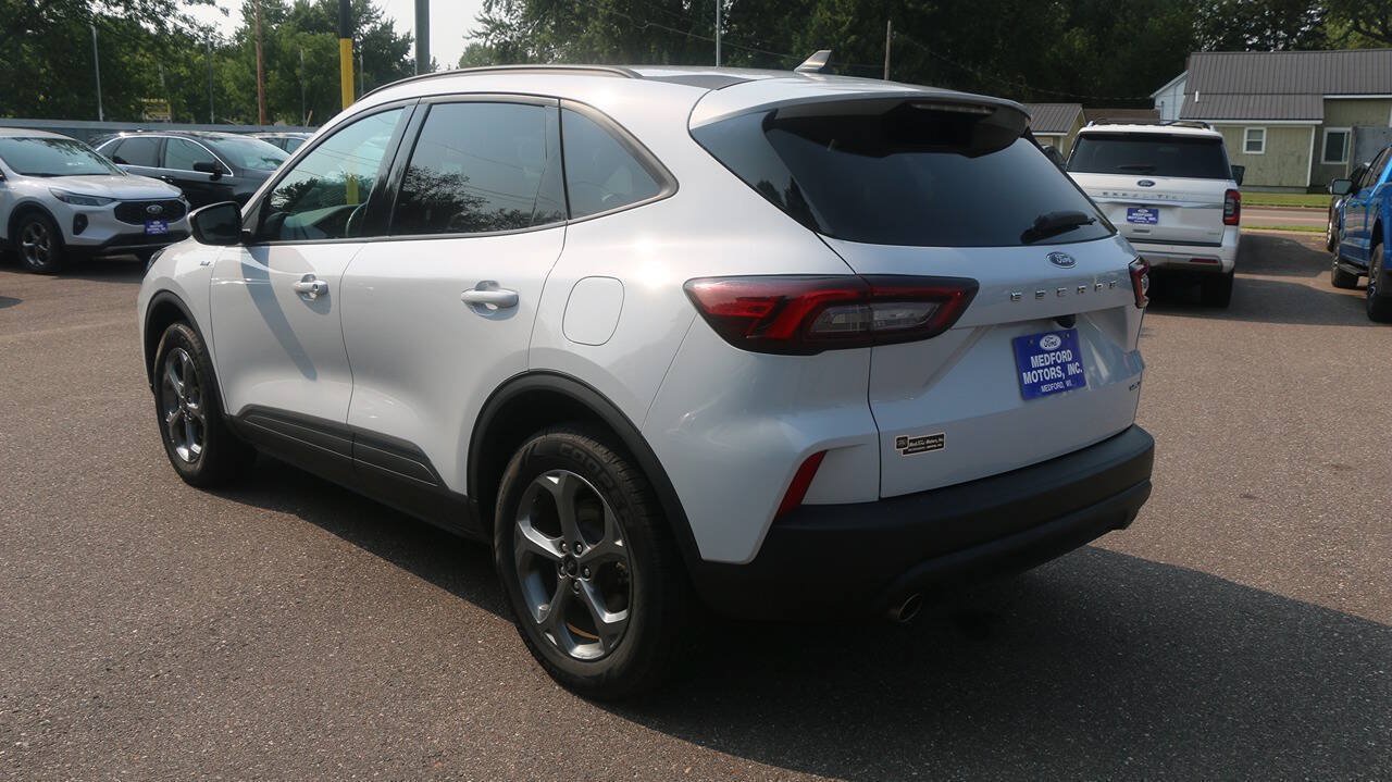 Certified 2025 Ford Escape ST-Line Select AWD/4WD image 3
