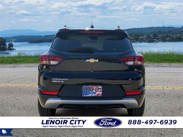 Used 2021 Chevrolet TrailBlazer LT w/ Sun and Liftgate Package image 4