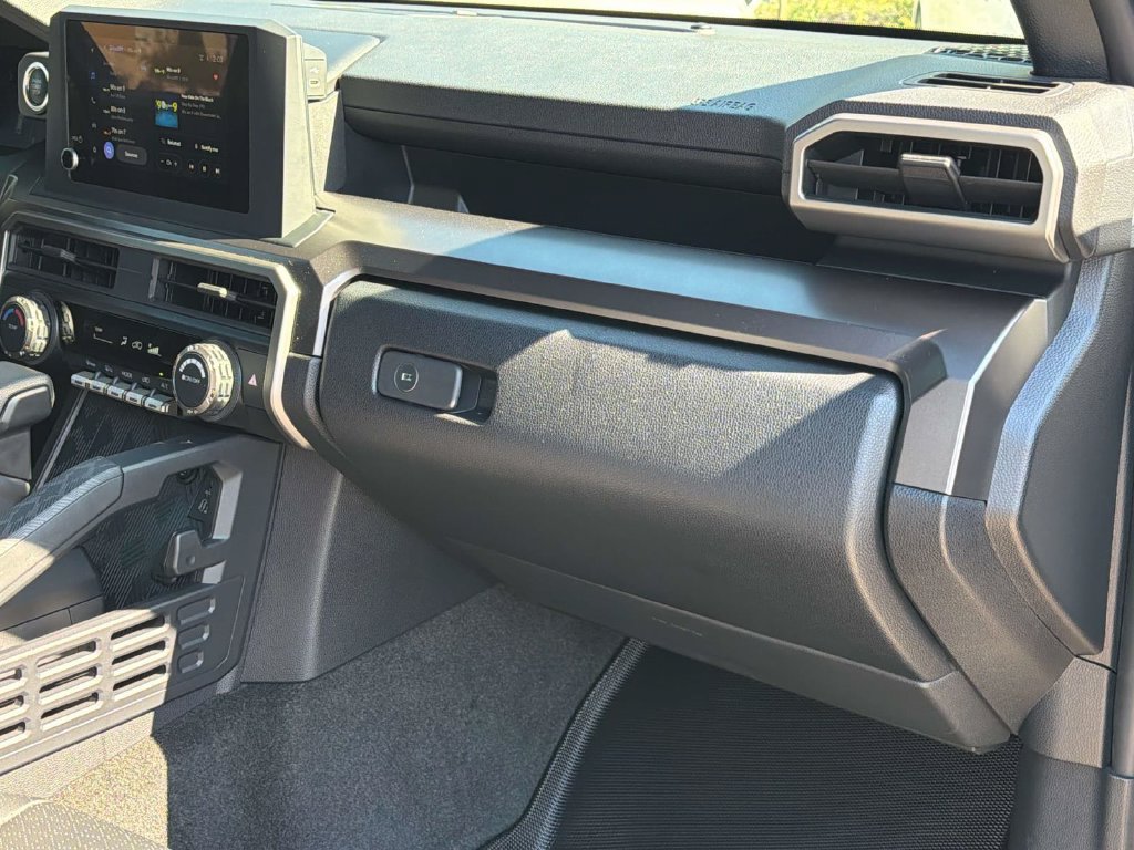 Used 2025 Toyota 4Runner SR5 AWD/4WD image 31