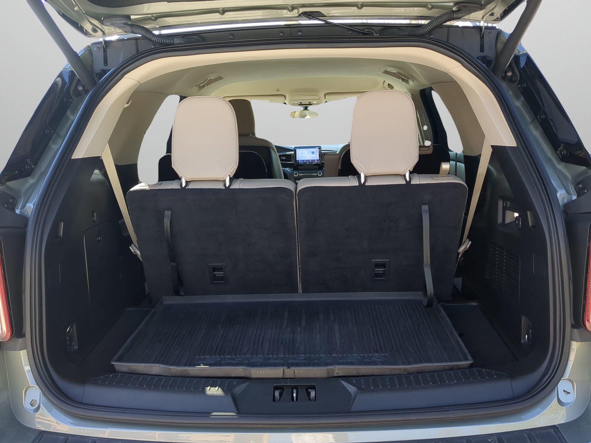 Certified 2020 Ford Explorer XLT w/ Equipment Group 202A image 38